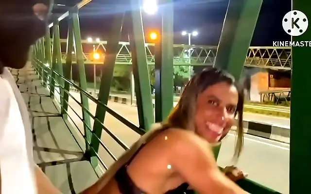 +先锋影音 瑜伽教练 让男人桶爽 Girlfriend rides cock on public bench moaning loud for creampie