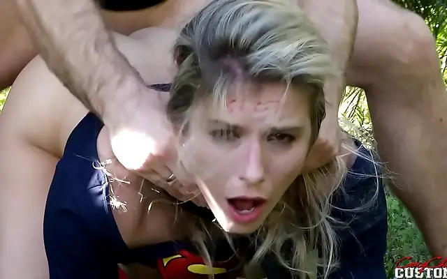 桃色 观看视频 精品乱码久久久 Outdoor bondage turns wild as Milf takes rough anal and facial in cosplay clash