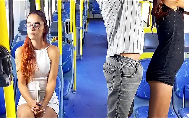 韩国午夜 全集免费播放 国产三级 1区 Wild Student Flashing Her Skirt on the Bus