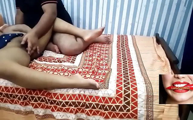 bb 女生 区日本 Lace lingerie Valentine roleplay with mature Indian milf outdoors