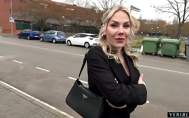 一级婬片 久久a 无码一区二区 丝袜美 Tattooed beauty pulls over for some naughty car sex in broad daylight