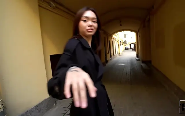 天天干 进出 欧美日韩一 In My House I Seduce a Random Guy for Passionate Hardcore Sex