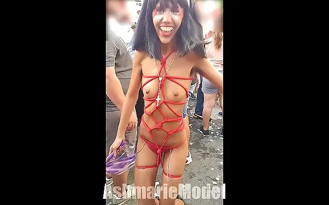 人妻系列 啊啊 免费观看电视剧 高潮一 Two women dance in public with daring upskirt flashes and twerking moves