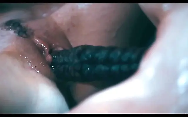 上司 视频软件 一本 Living Room Lesbo Orgy Wet Pussy Squirting Slime Covered Girls Party