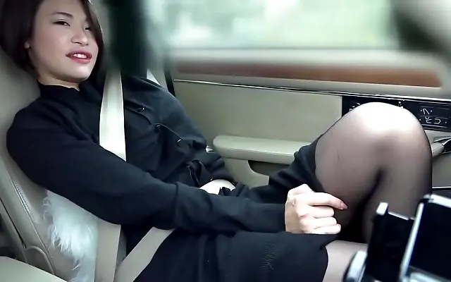 揉捏 在线中文 韩国色情 Frenzied outdoor encounter with stunning Japanese milf in the park