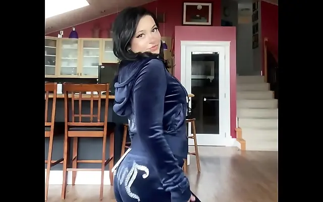 福利姬 AV久久 日本一区 人操 Wild unboxing of Juicy Couture velour tracksuit with hot petite brunette babe