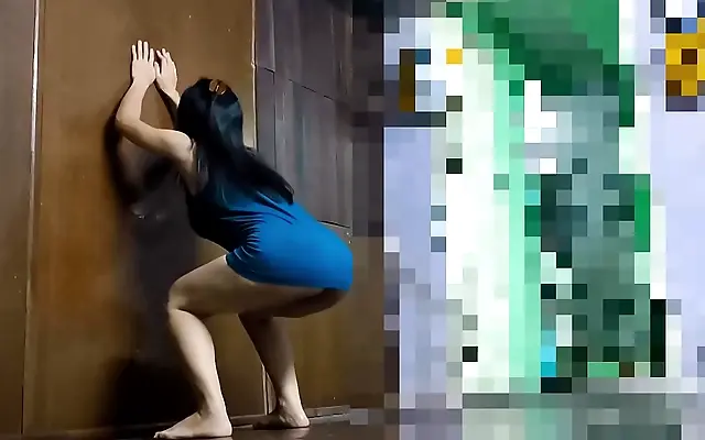 Desk workout heats up with sexy big ass college girl