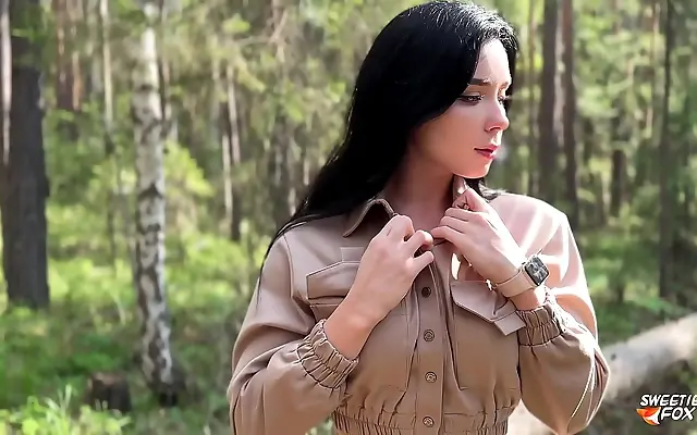 女无套 污的 无码天 的小 Stranger meets a brunette in the forest for outdoor POV sex