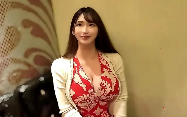 亚洲一区 双男主 Japanese MILF in a lace bra shows off her J cup tits