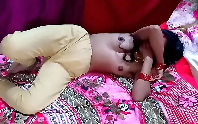 Indian newlyweds fuck outdoors on their wedding night