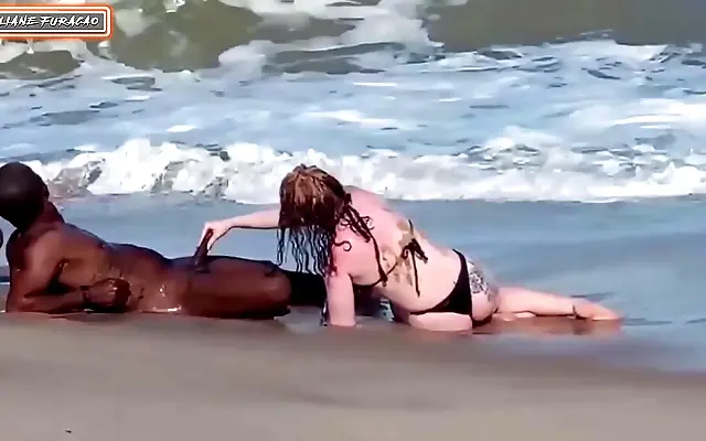 国产精品免费 亚洲国产精品 自慰 Frenzied beach encounter with a stranger leaves two lovers thoroughly satisfied