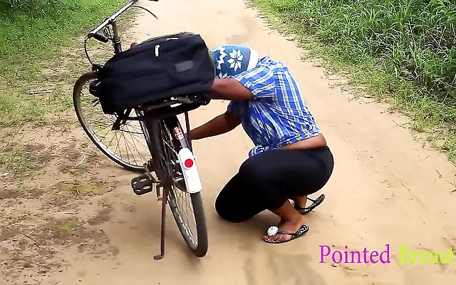 乱小说 级做爰 强伦 精品毛片 Two thick thighs wrapped tight as the local beauty takes on a big cock outdoors