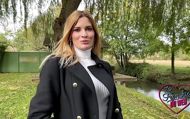 Rose the French blonde with a sexy navel piercing loves wild sex